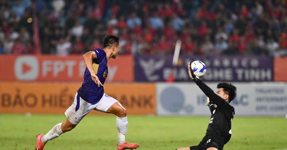 Tuyển thủ Việt Nam đua nhau ghi bàn, Hà Nội chia điểm Thể Công Viettel