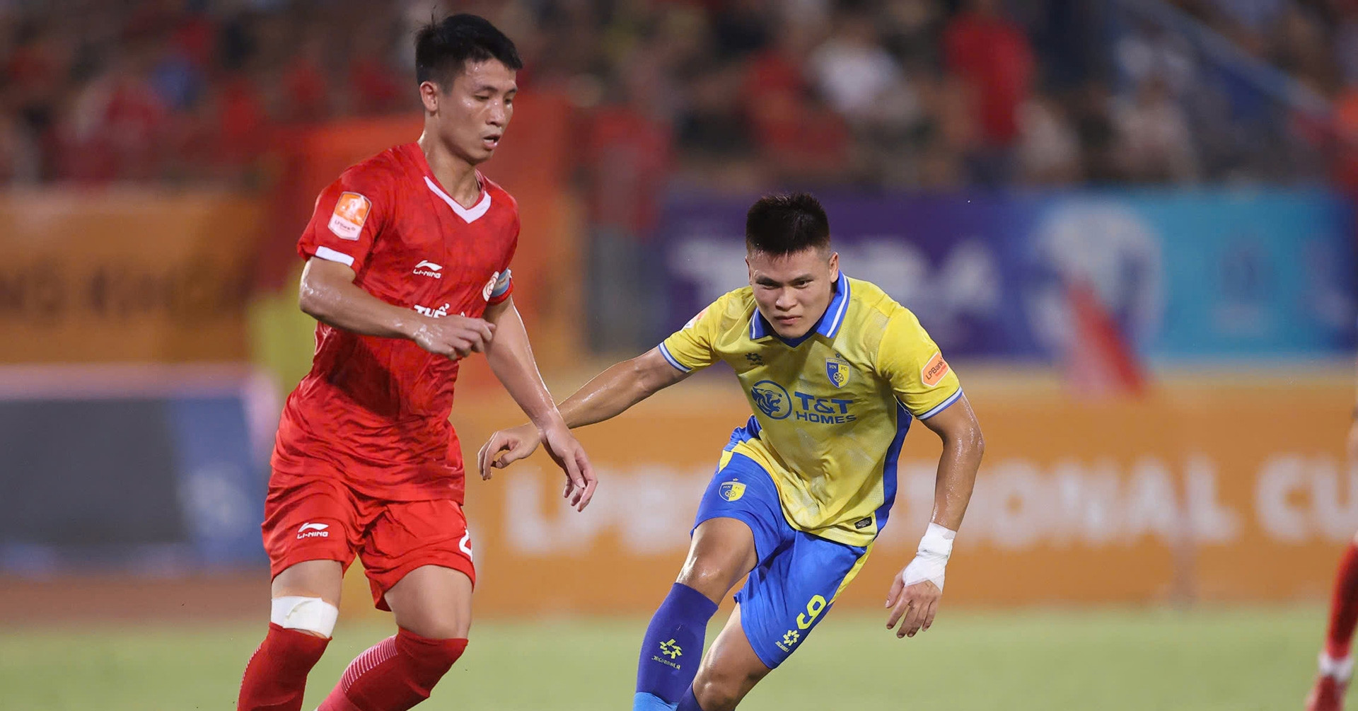 Trực tiếp bóng đá Hà Nội 0-0 Thể Công Viettel: Thế trận giằng co