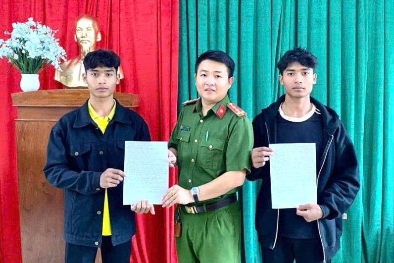 Từ lý do không thể đăng ký ngành công an, anh em song sinh tình nguyện nhập ngũ