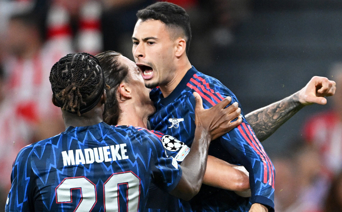 www_thesun_co_uk JW OFF PLATFORM BIL ARS.jpg