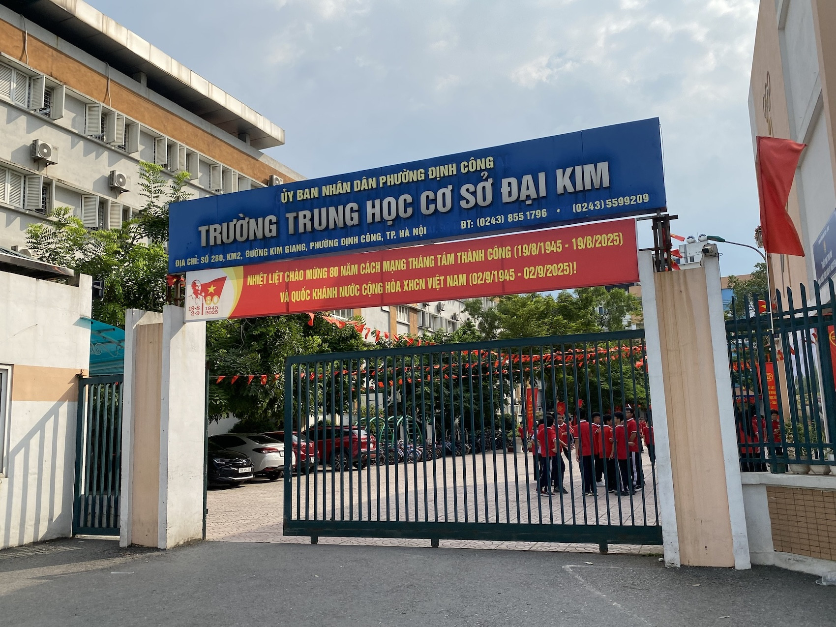 Vụ học sinh túm tóc, ấn đầu cô giáo: Bộ GD-ĐT c...