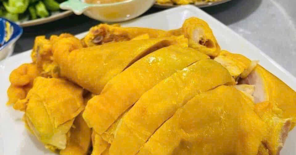 Bữa ăn không thịt lợn, chỉ dùng gà, vịt, cá có đủ chất không?