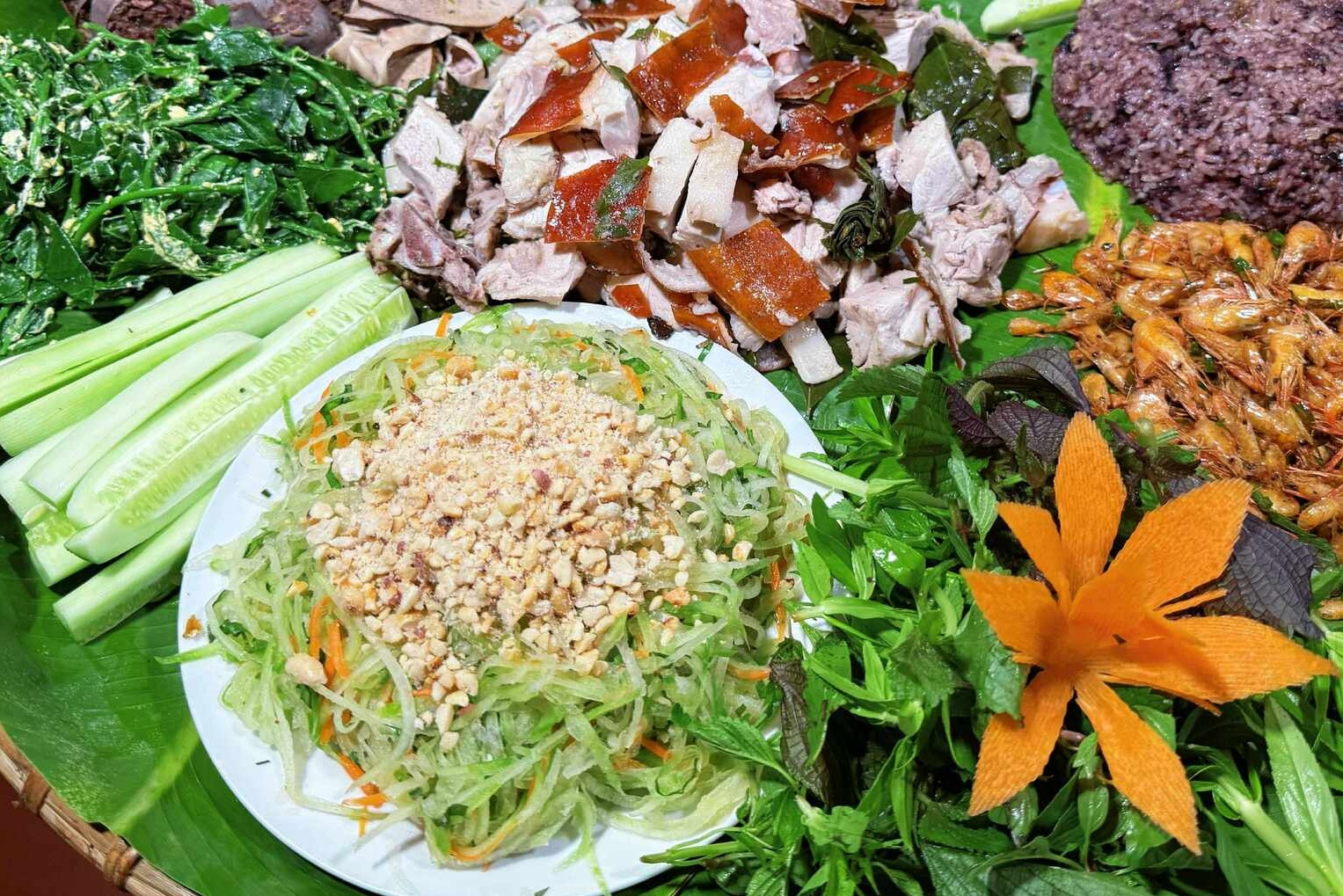 Đặc sản Thái Nguyên phủ phấn trắng xóa, mùi thơm lạ, để vài tháng không hỏng