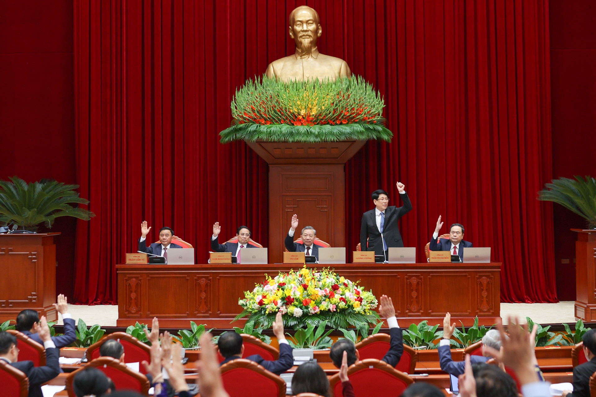 Khung tiêu chí đánh giá theo thang điểm 100 với cán bộ diện Trung ương quản lý