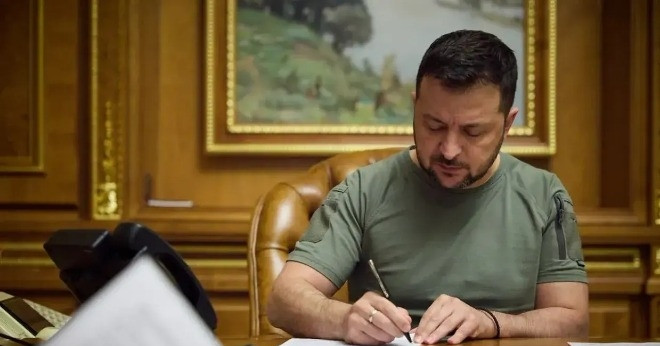 Ukraine ra hàng loạt lệnh trừng phạt mới, Nga giành thêm làng ở Dnipropetrovsk