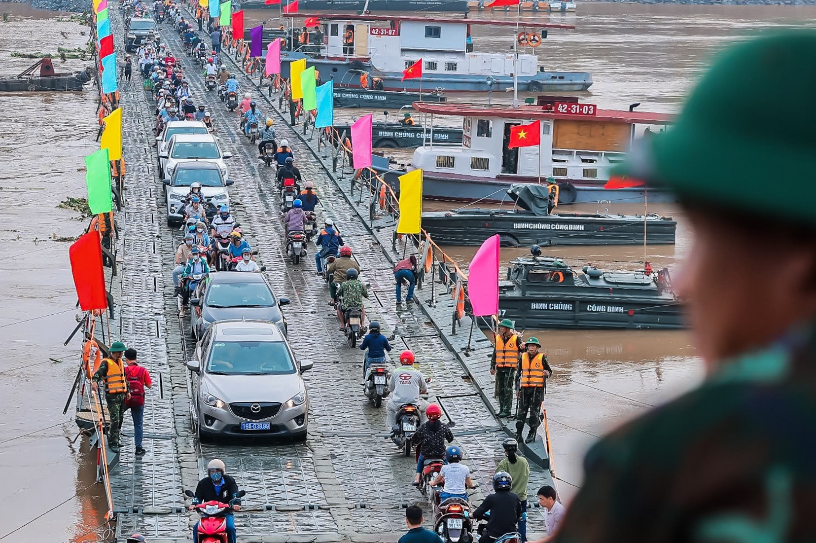 5 triệu lượt người dân bình an qua sông trên 'nhịp cầu niềm tin' của Lữ đoàn Anh hùng