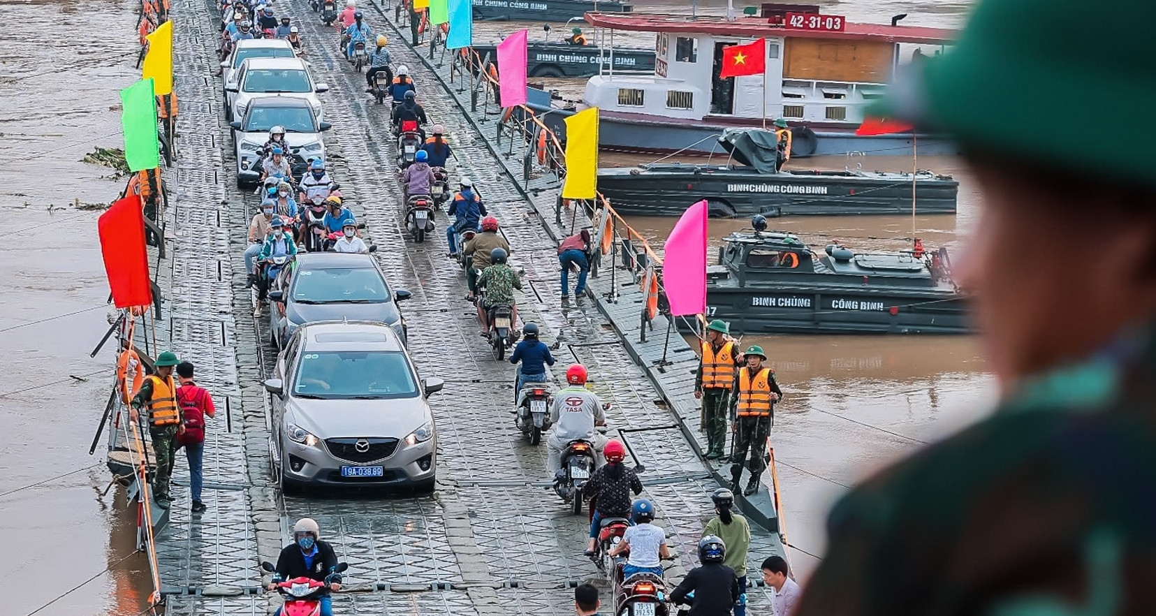 5 triệu lượt người dân bình an qua sông trên &amp;apos;nhịp cầu niềm tin&amp;apos; của Lữ đoàn Anh hùng