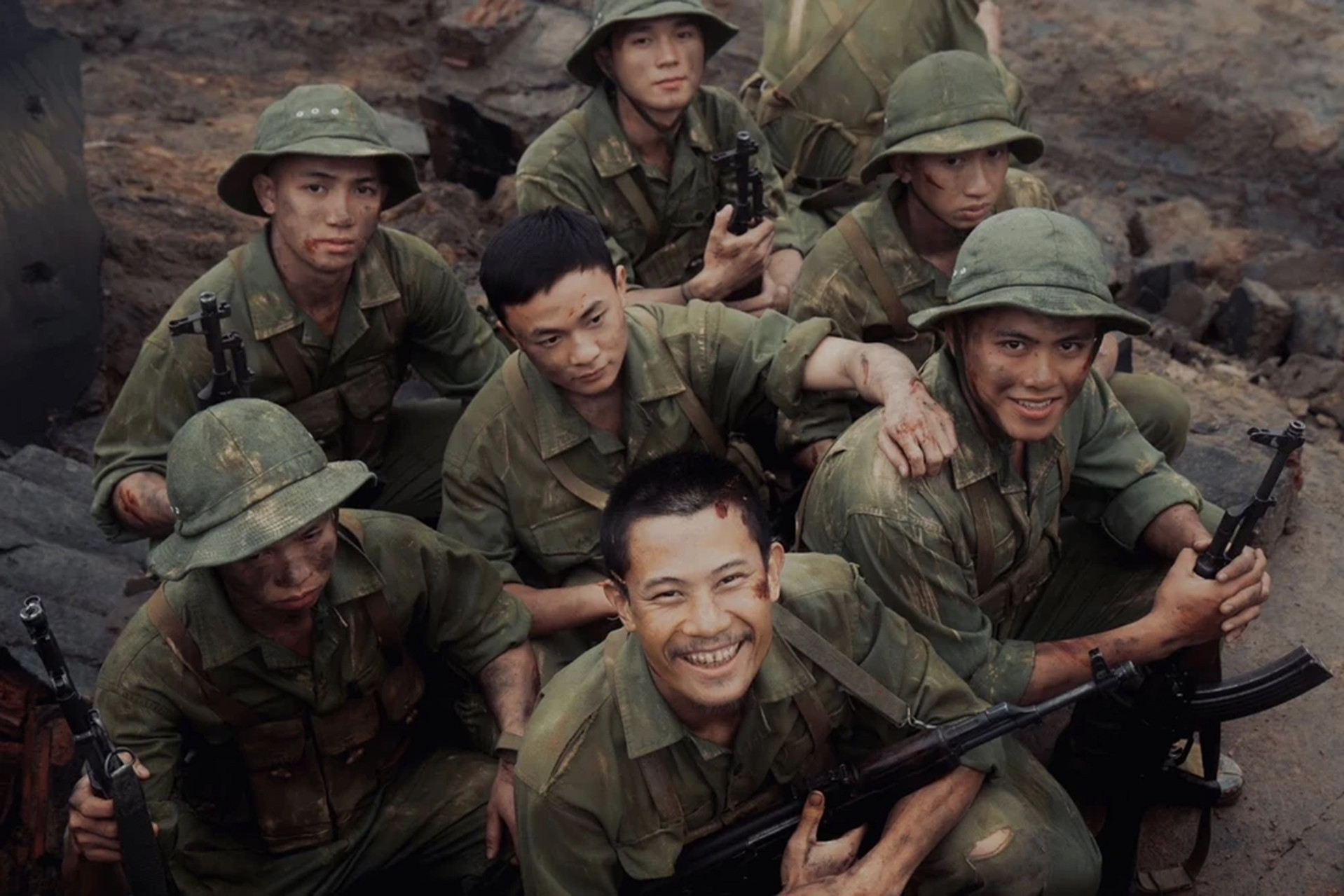 Dàn diễn viên Mưa đỏ