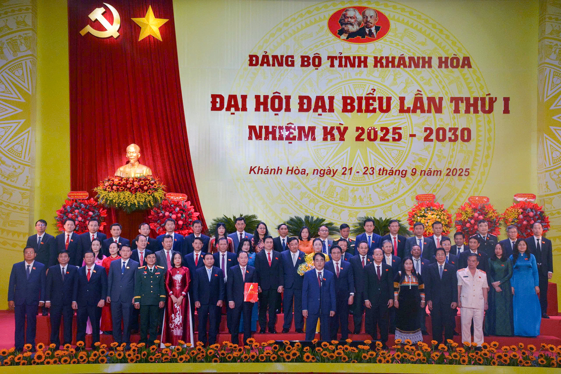 Ban chap hanh.jpg