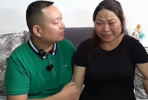 Con trai trở về sau 33 năm thất lạc, tặng mẹ căn nhà, thẻ tín dụng đủ dưỡng già