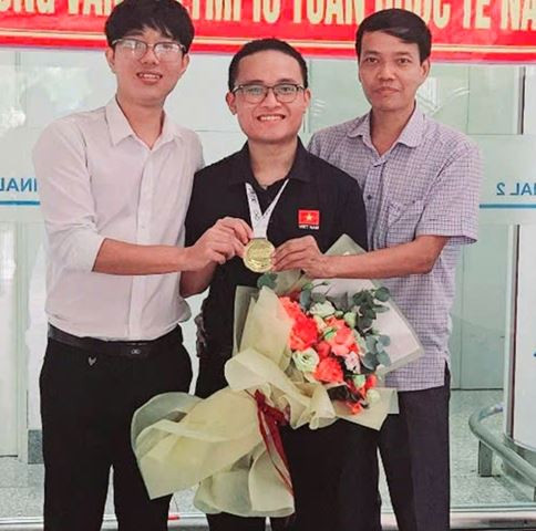 huy chuong vang1.JPG