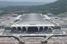 Khám phá siêu ga tàu rộng nhất thế giới tại Trung Quốc, tương đương một thị trấn