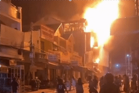 Lửa thiêu nhiều nhà ở Cà Mau, được khống chế rồi bùng phát dữ dội