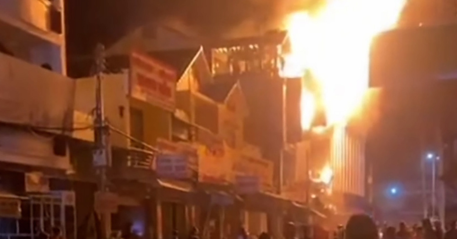 Lửa thiêu nhiều nhà ở Cà Mau, được khống chế rồi bùng phát dữ dội