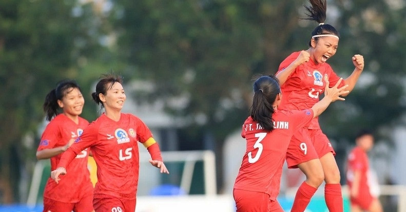 Chung kết lượt đi bóng đá nữ: Huỳnh Như bùng nổ ‘giải cứu’ TP.HCM I