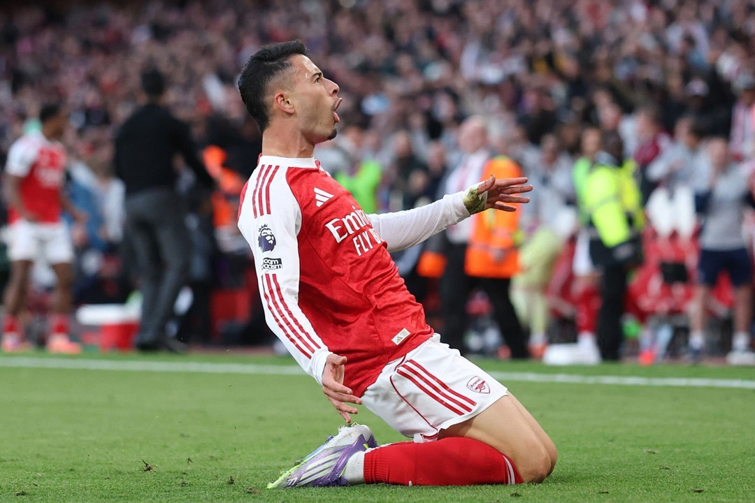 Man City đánh rơi chiến thắng trên sân Arsenal