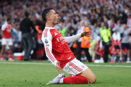 Man City đánh rơi chiến thắng trên sân Arsenal