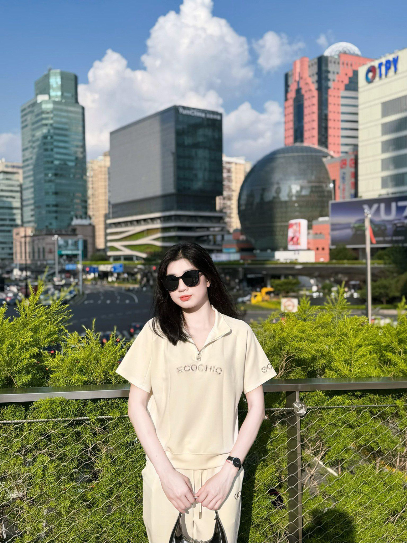 Ngắm các chân dài bóng chuyền Việt Nam khoe sắc ở Trung Quốc pham thi hien 2.jpg