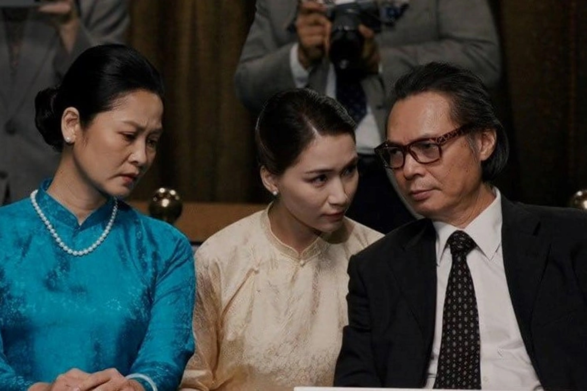 Phim 'Mưa đỏ' gây sốt: Đừng bắt 1 tác phẩm điện ảnh tuân thủ tuyệt đối sự thật!