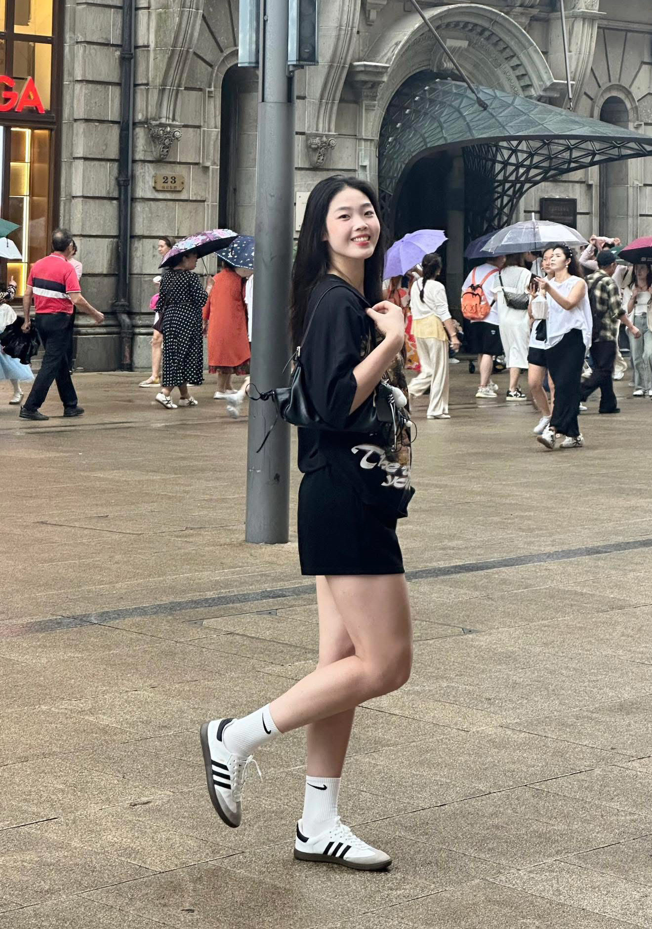 Ngắm các chân dài bóng chuyền Việt Nam khoe sắc ở Trung Quốc quynh huong 1.jpg