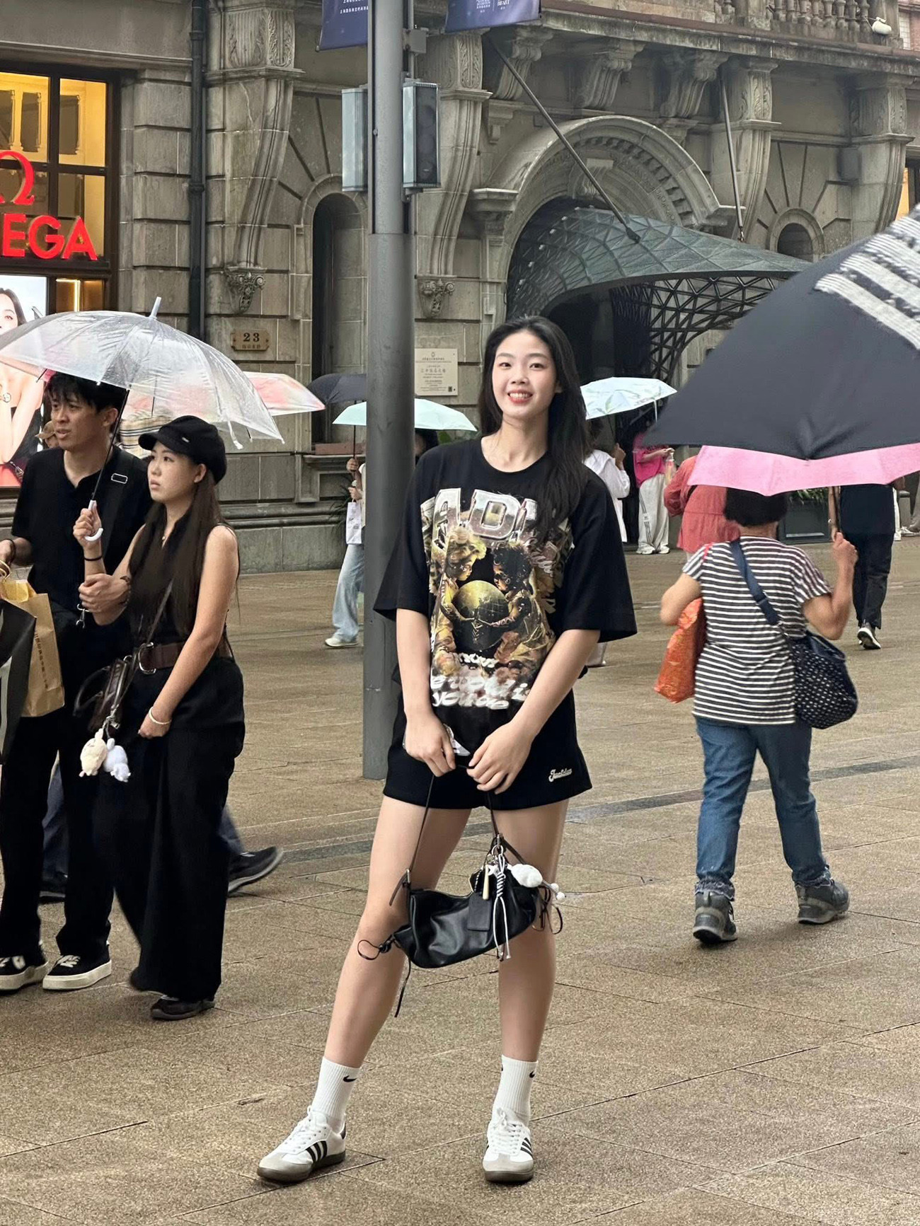 Ngắm các chân dài bóng chuyền Việt Nam khoe sắc ở Trung Quốc quynh huong 3.jpg