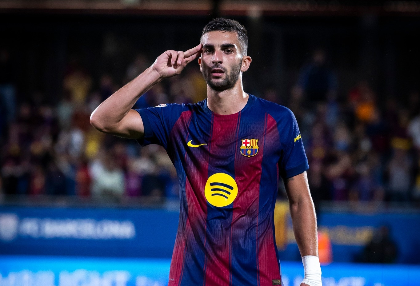 Rashford bị HLV Hansi Flick phạt vẫn góp công giúp Barca thắng to