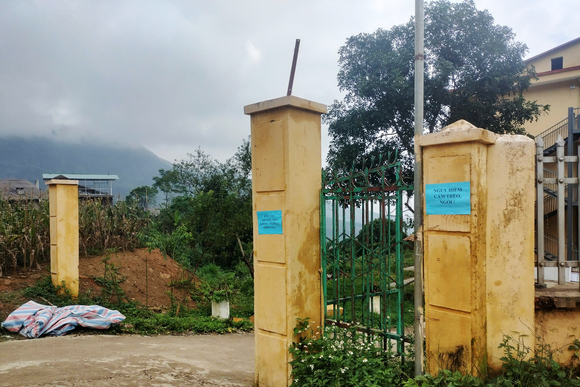 Sập cổng trường ở Lào Cai khiến 2 anh em ruột tử vong: Lãnh đạo xã nói gì?