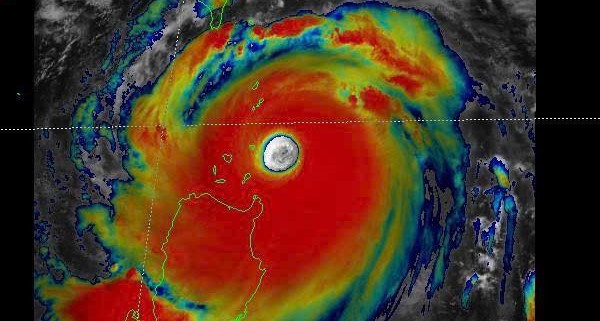 Siêu bão Ragasa giữ cấp 17 nhiều giờ, cường độ cấp 12 khi vào biển Quảng Ninh - Ninh Bình