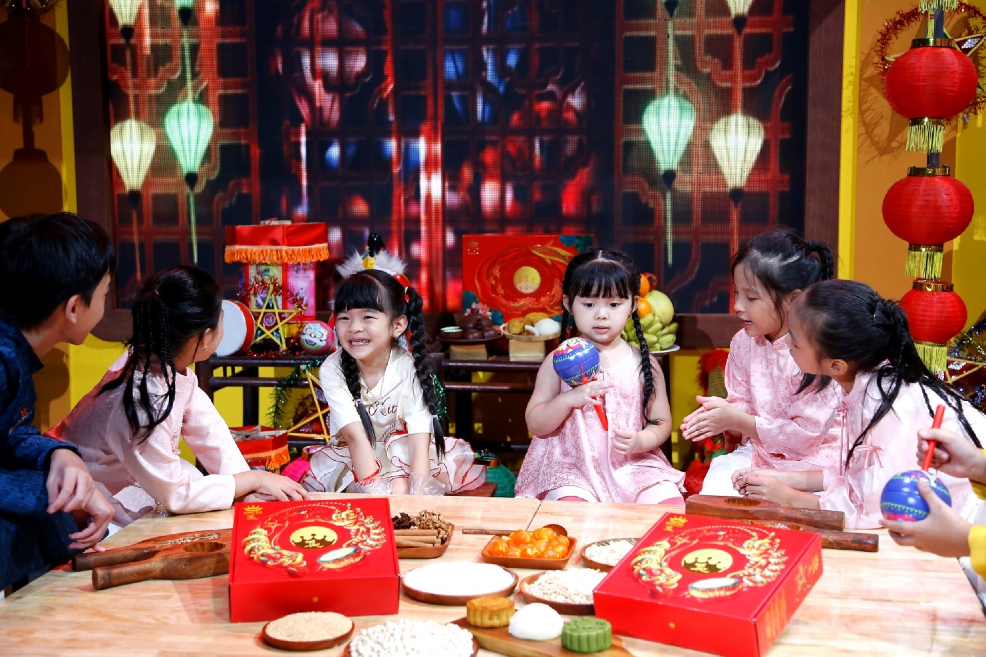 ‘Sứ giả Trung thu’ của Kinh Đô - Phép màu tình yêu văn hóa truyền thống trên VTV