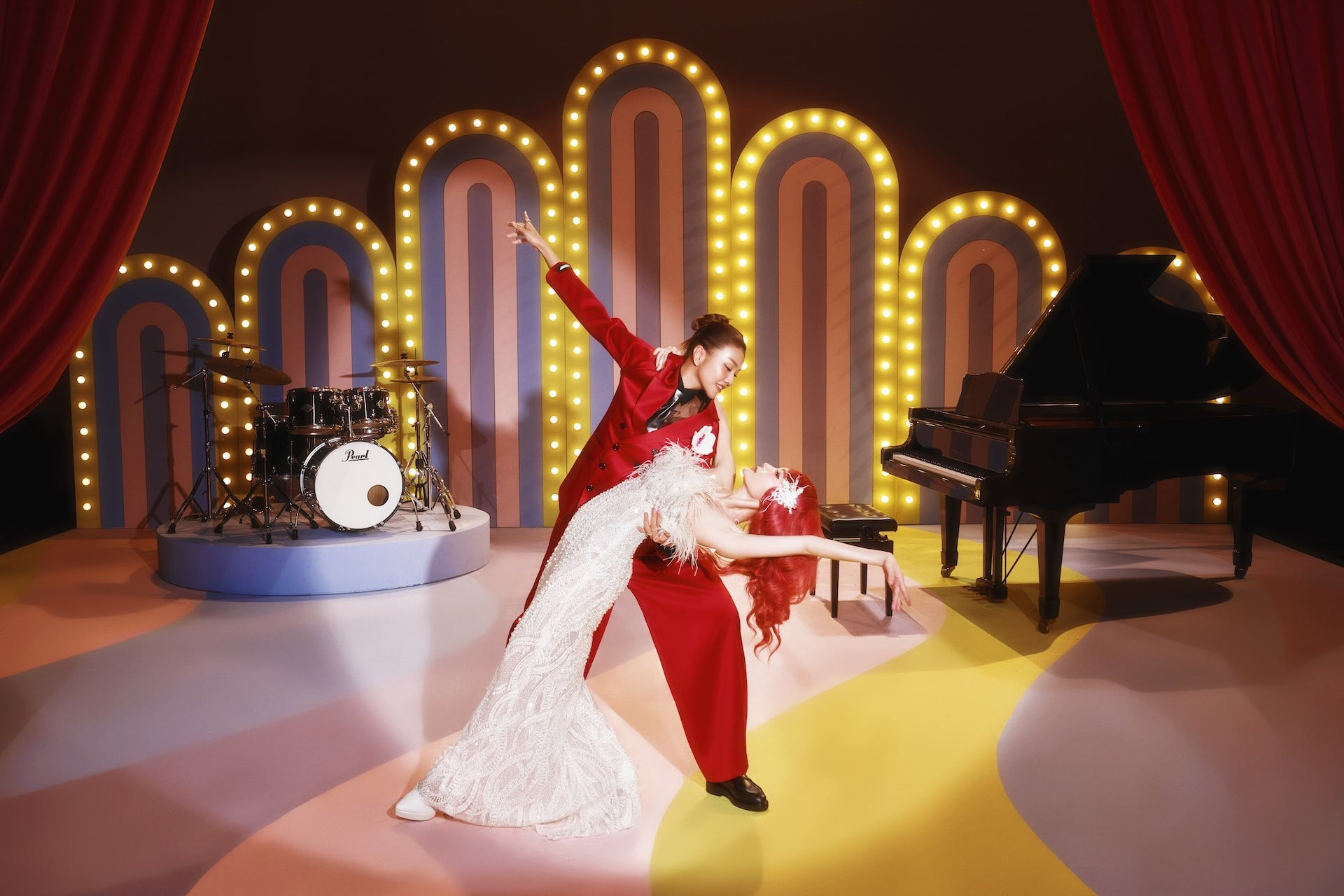 Thanh Hằng hóa 'nữ tổng tài' khiêu vũ cùng kiện tướng dancesport Hoàng Mỹ An