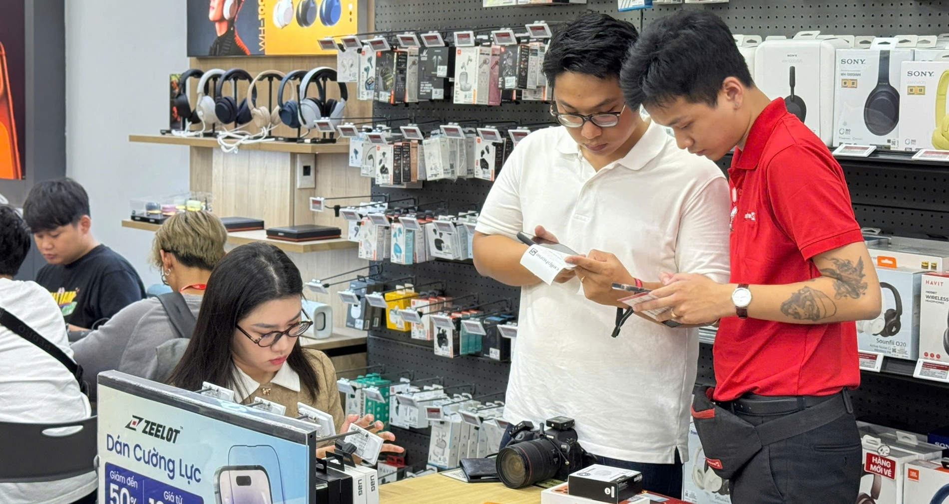 Tim Cook: Giá iPhone tăng không liên quan đến thuế quan của ông Trump