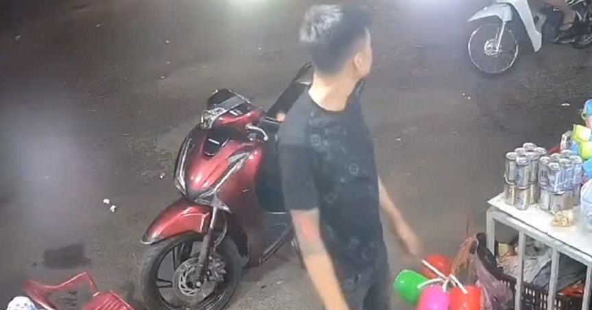 Tranh cãi vì giá mì tôm, gã đàn ông xăm trổ đạp người phụ nữ mang thai 4 tháng