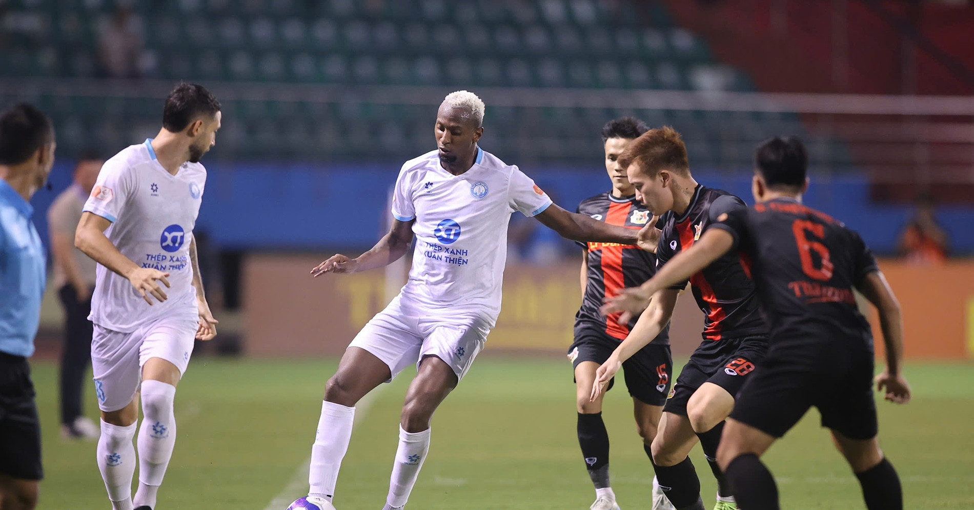 Trực tiếp bóng đá Ninh Bình 2-0 Nam Định: Văn L...