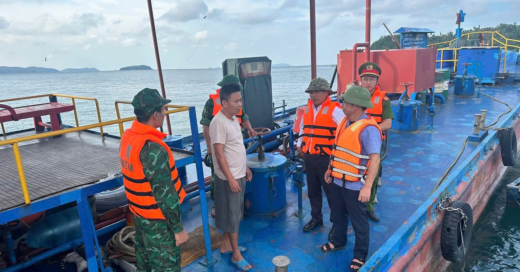 Ứng phó siêu bão Ragasa, Quảng Ninh hoãn các cuộc họp chưa cần thiết