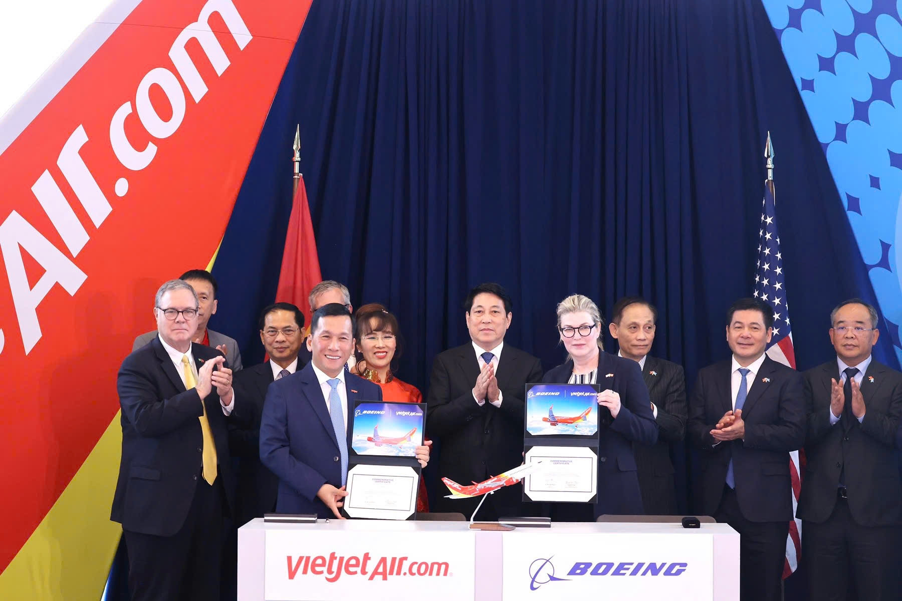Vietjet nhận bàn giao tàu bay Boeing 737-8