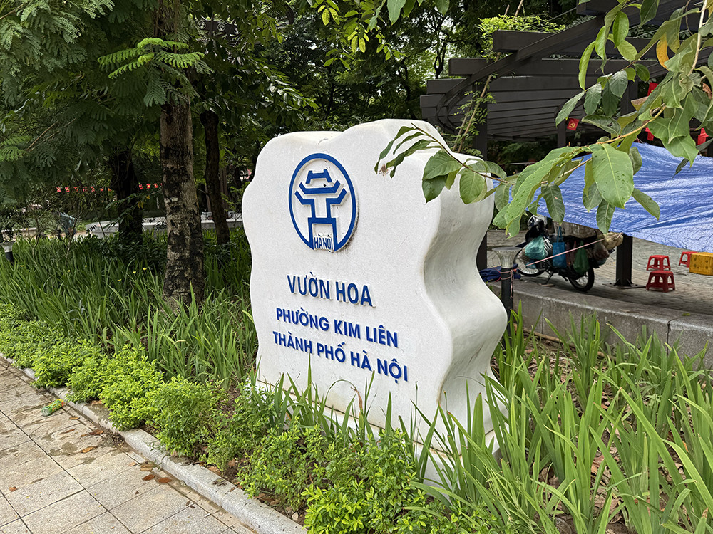 vuon hoa kim lien.jpg