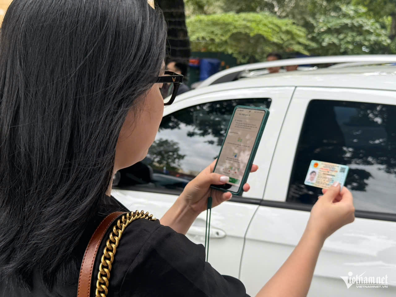 W-Ảnh 1_Khách hàng thực hiện định danh ngay trên ứng dụng VETC.jpg