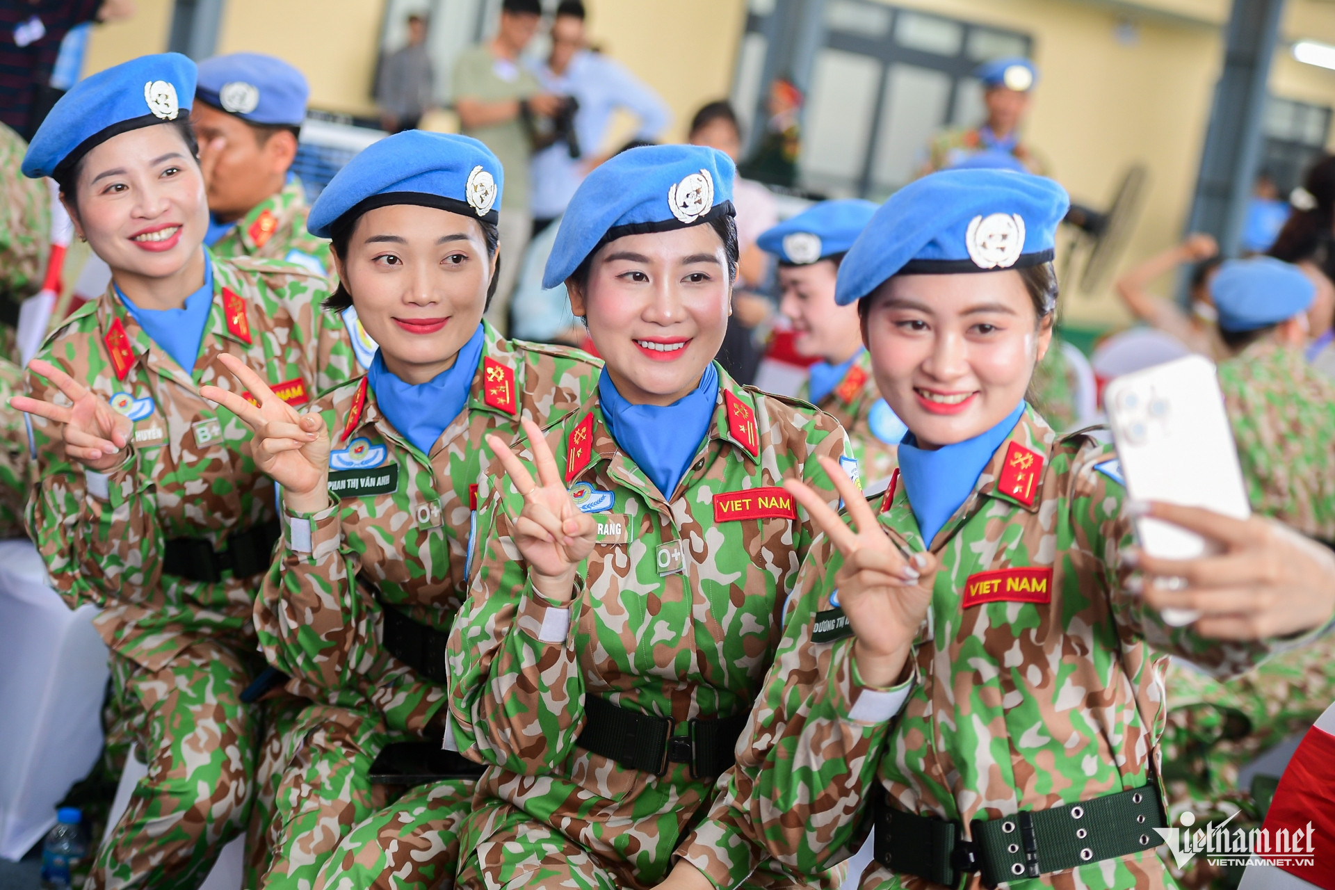 W-zelený baret nguyen odstín 12.jpg