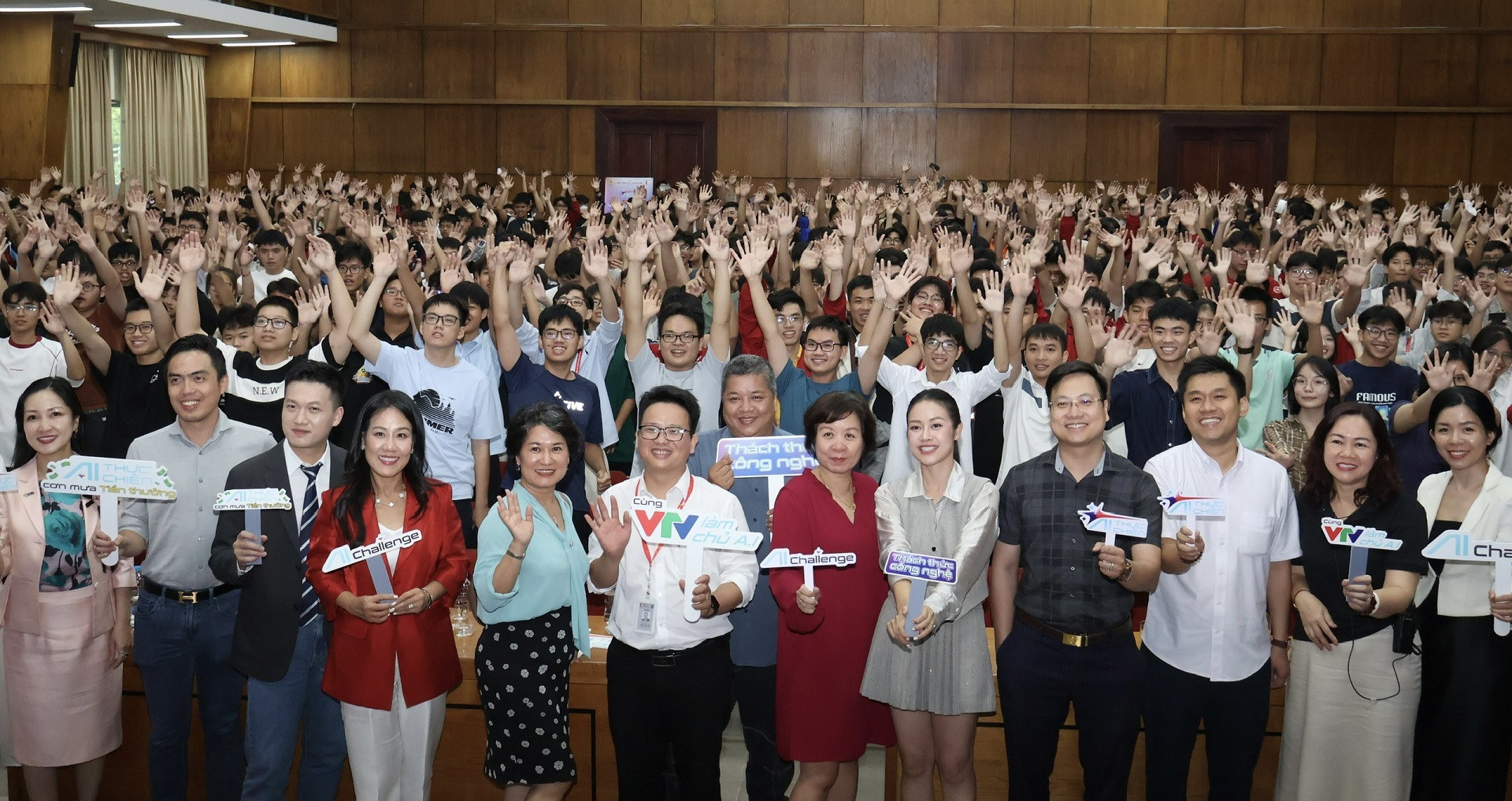 Ảnh 1 Đại học Bách Khoa bùng nổ đơn đăng ký ‘A.I thực chiến’ _3_.jpg