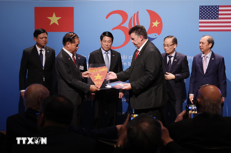 chu tich nuoc gap go cac cuu chien binh viet nam va hoa ky 8290345 9.jpg