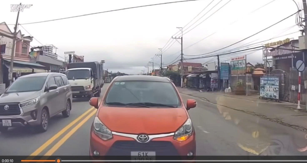 Danh tính nữ tài xế lái ô tô chạy ngược chiều, còn &amp;apos;thi gan&amp;apos; với xe đối diện