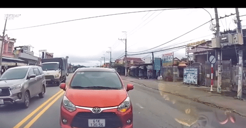 Làm rõ clip tài xế ô tô màu cam chạy ngược chiều còn ‘thi gan’ với xe đối diện