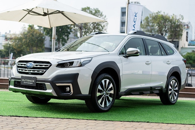 Loạt xe gầm cao tiền tỷ đang giảm giá sâu, có mẫu khách mua lời hơn nửa tỷ đồng