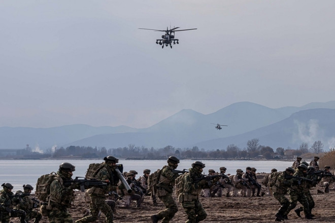 Ngoại trưởng Hungary nêu cách ngăn xung đột Nga - NATO bùng nổ