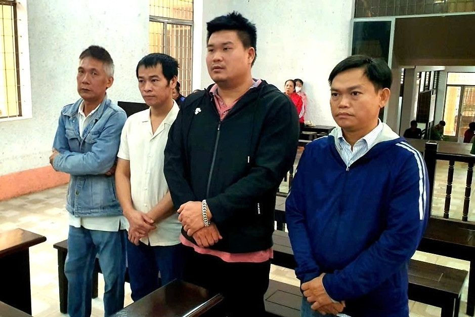 Phạt tù 4 người mua bán, sử dụng hóa chất độc hại sản xuất hàng tấn giá đỗ