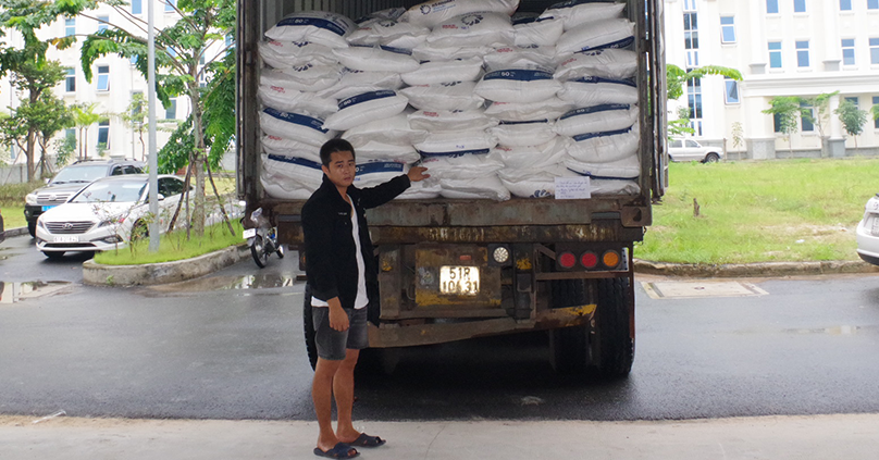 Bắt tài xế chở 40 tấn đường cát lậu từ Campuchia về TPHCM