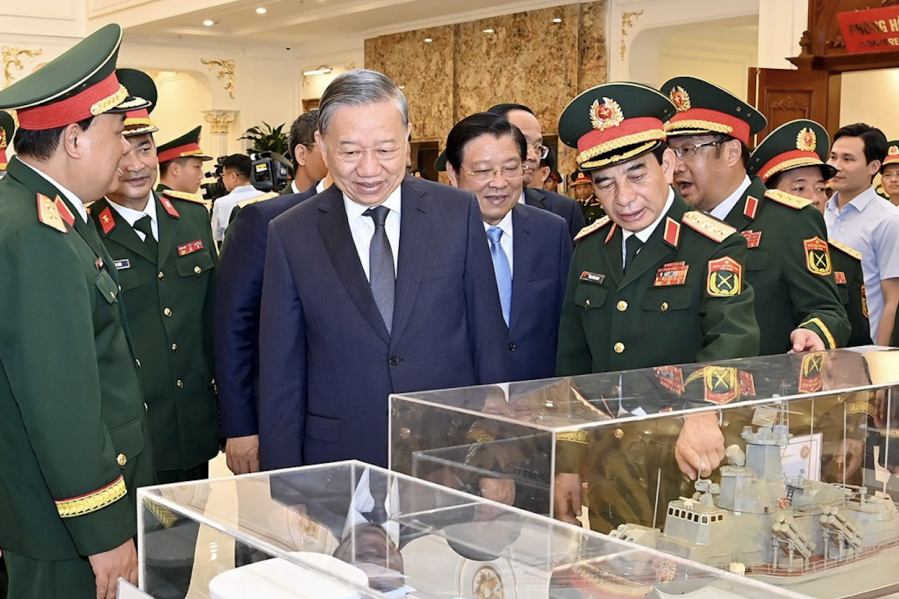 Tổng Bí thư: Quân đội phát triển năng lực tác chiến hiện đại