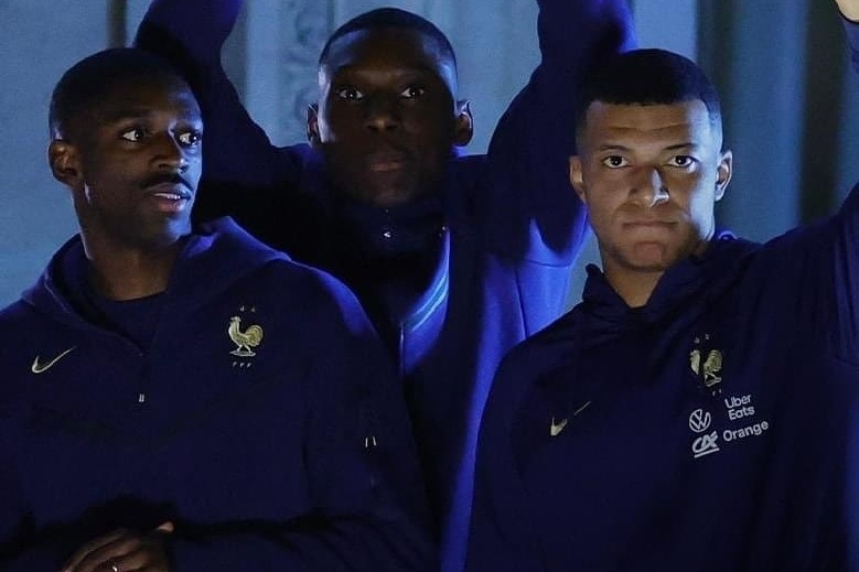 Trớ trêu Mbappe phải mừng Dembele ẵm Cúp C1 lẫn Quả bóng vàng trước