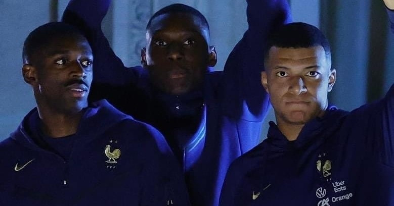 Trớ trêu Mbappe phải mừng Dembele ẵm Cúp C1 lẫn Quả bóng vàng trước