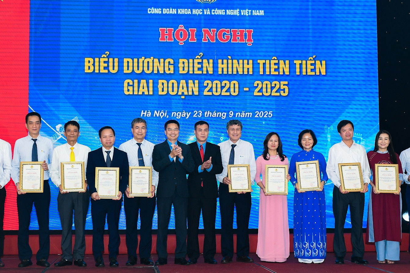 Vinh danh 25 tập thể, 167 cá nhân điển hình tiên tiến ngành Khoa học Công nghệ
